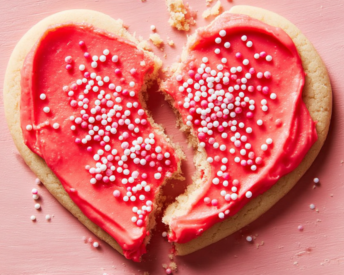 Biscuit cœur cassé glaçage rouge et perles