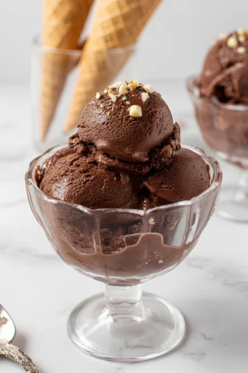 Chocolate ice cream sundae