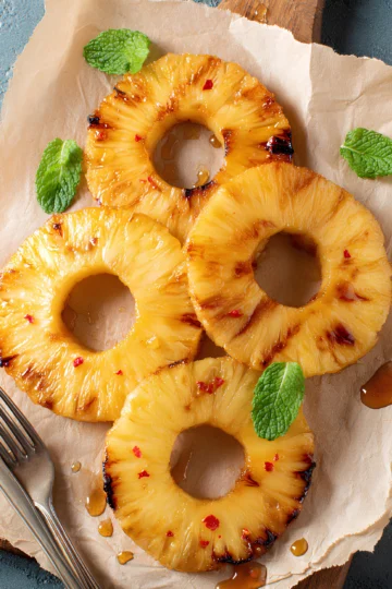 Spicy grilled pineapple with mint