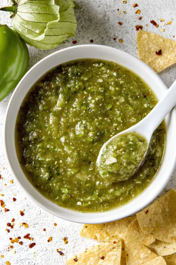 Salsa verde with chips